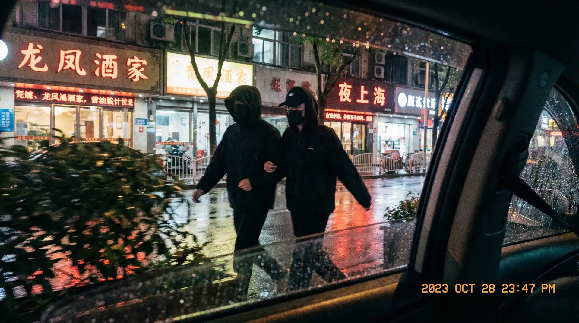91浏览器 - 顶流明星深夜密会现场抓拍照片